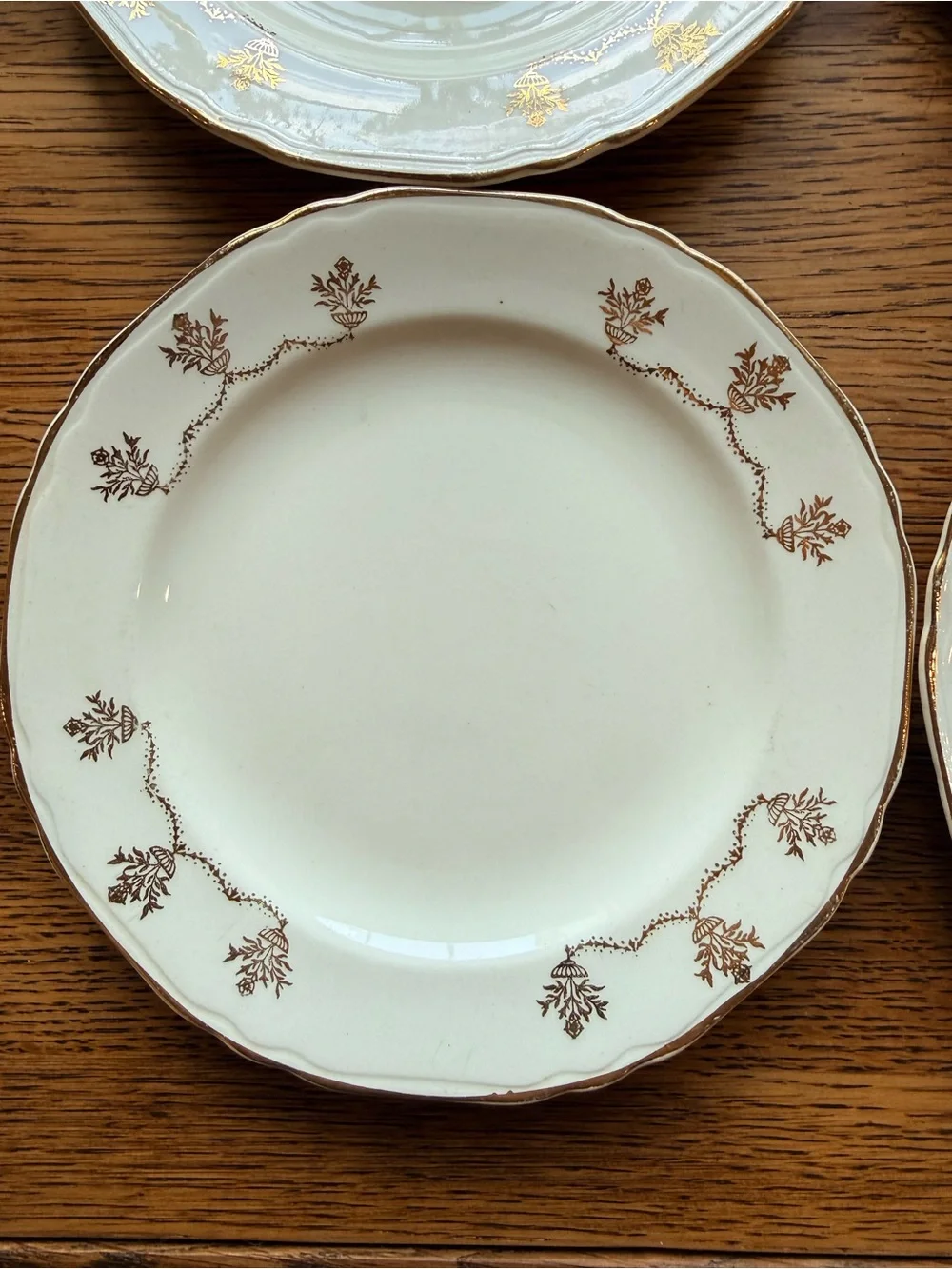 Crown Pottery set of 4. Hanging Light Pattern, gold leaf